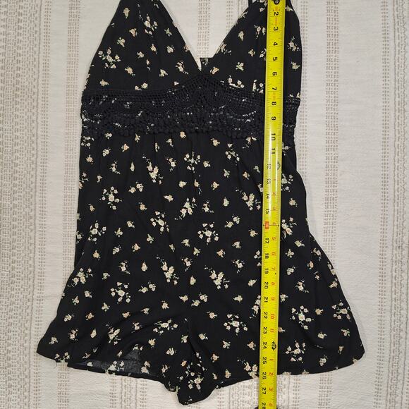 No Comment Black Floral Romper Lace Trim Summer Outfit Size L (Runs Small) - Picture 4 of 8